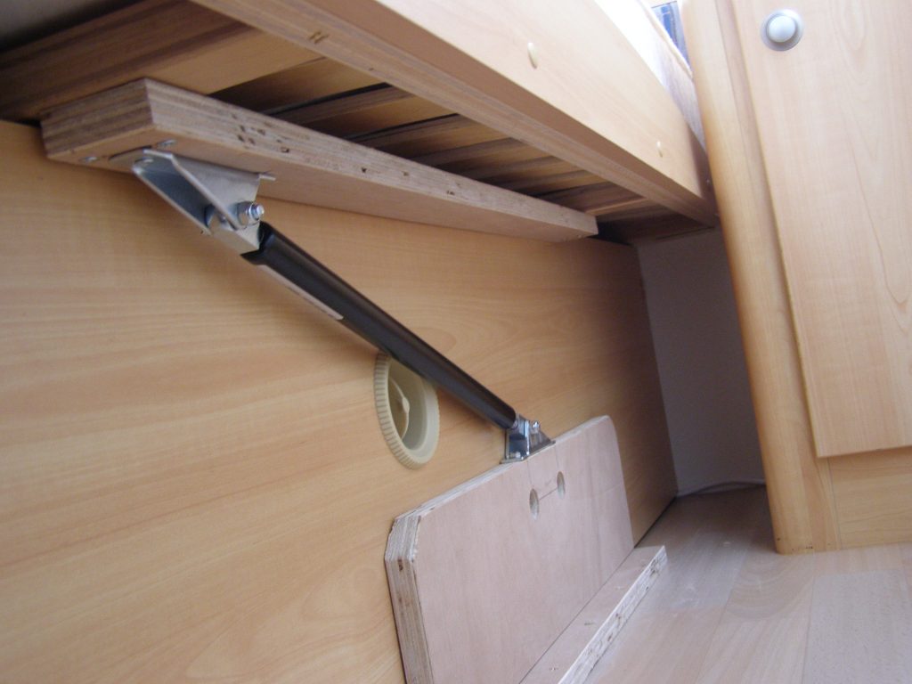 Gas strut for murphy bed
